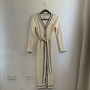 Nicole Miller Cream and Black Long Sleeve Dress